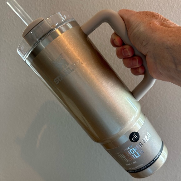 Stanley Quencher 30oz elf Lip Oil & mini Stanley Keychain Ornament Bundle of 3 - Picture 8 of 9